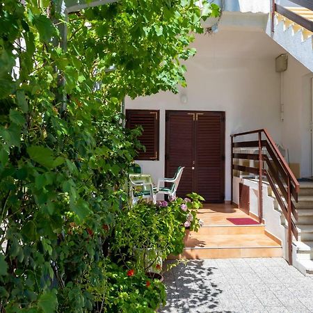 Rooms & Studio Apartment Mira Baška Eksteriør bilde