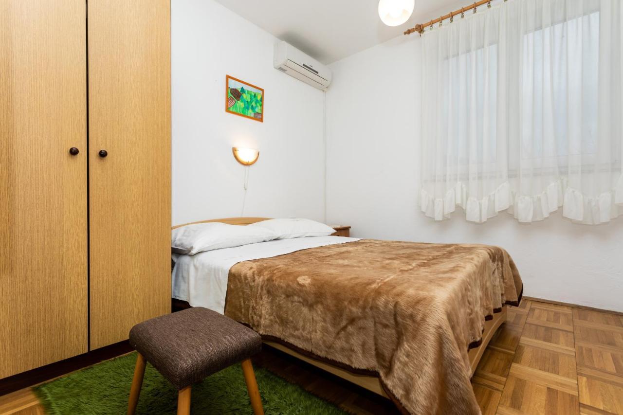 Rooms & Studio Apartment Mira Baška Eksteriør bilde
