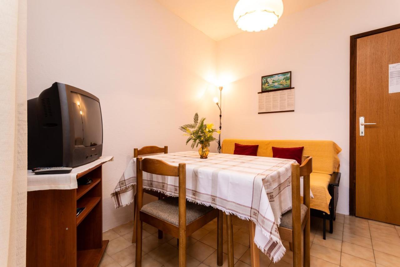 Rooms & Studio Apartment Mira Baška Eksteriør bilde