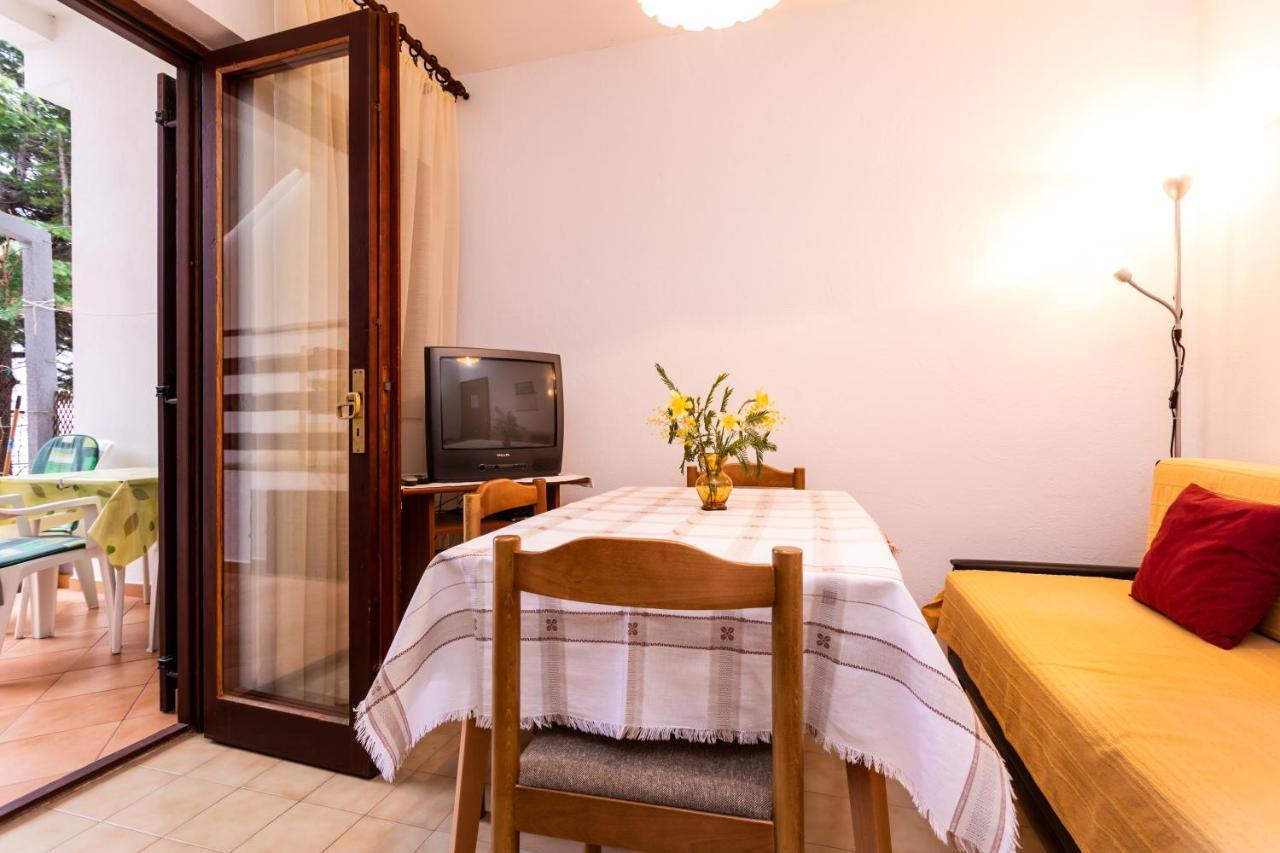 Rooms & Studio Apartment Mira Baška Eksteriør bilde