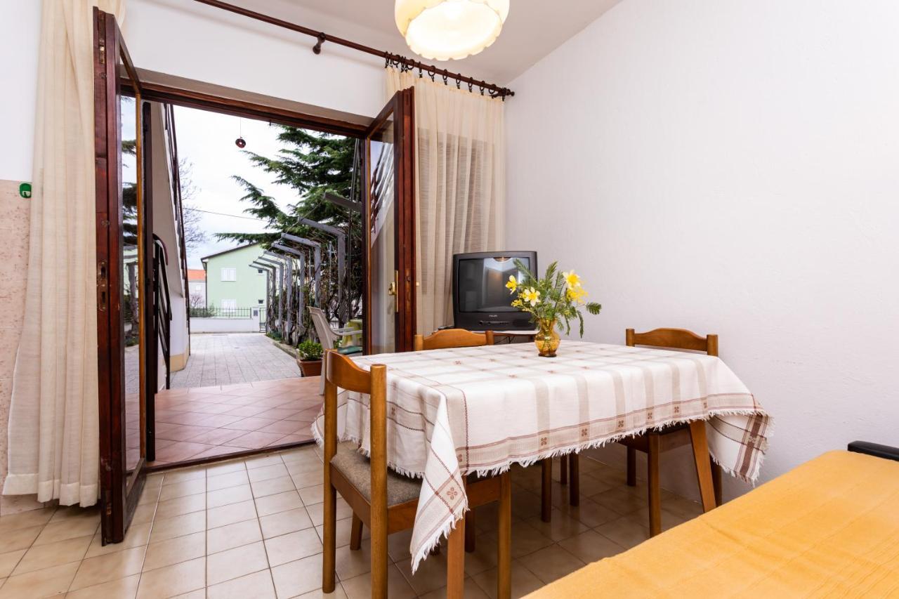 Rooms & Studio Apartment Mira Baška Eksteriør bilde
