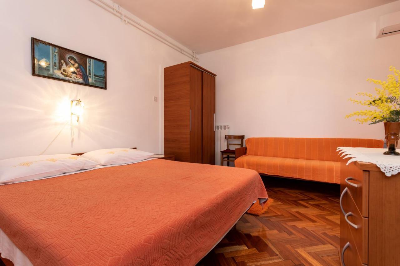 Rooms & Studio Apartment Mira Baška Eksteriør bilde