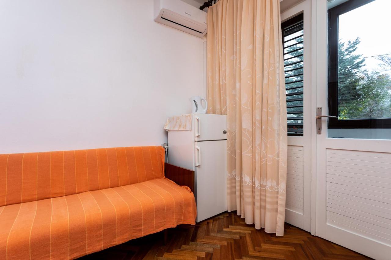 Rooms & Studio Apartment Mira Baška Eksteriør bilde