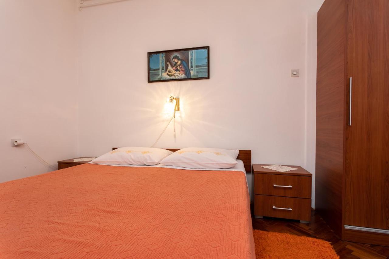 Rooms & Studio Apartment Mira Baška Eksteriør bilde