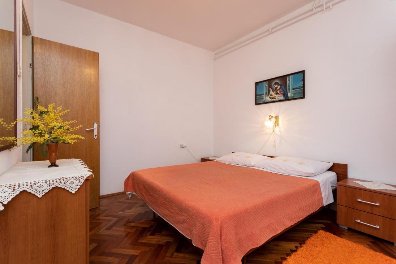 Rooms & Studio Apartment Mira Baška Eksteriør bilde
