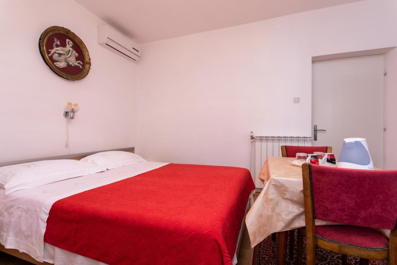 Rooms & Studio Apartment Mira Baška Eksteriør bilde