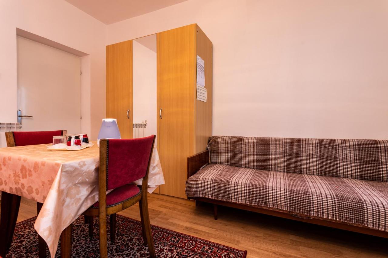 Rooms & Studio Apartment Mira Baška Eksteriør bilde