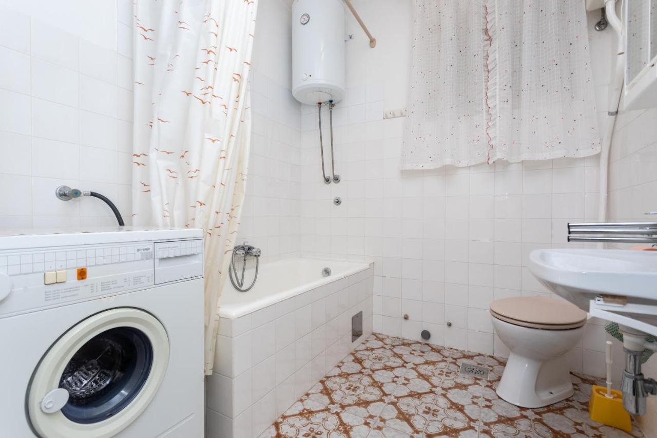 Rooms & Studio Apartment Mira Baška Eksteriør bilde