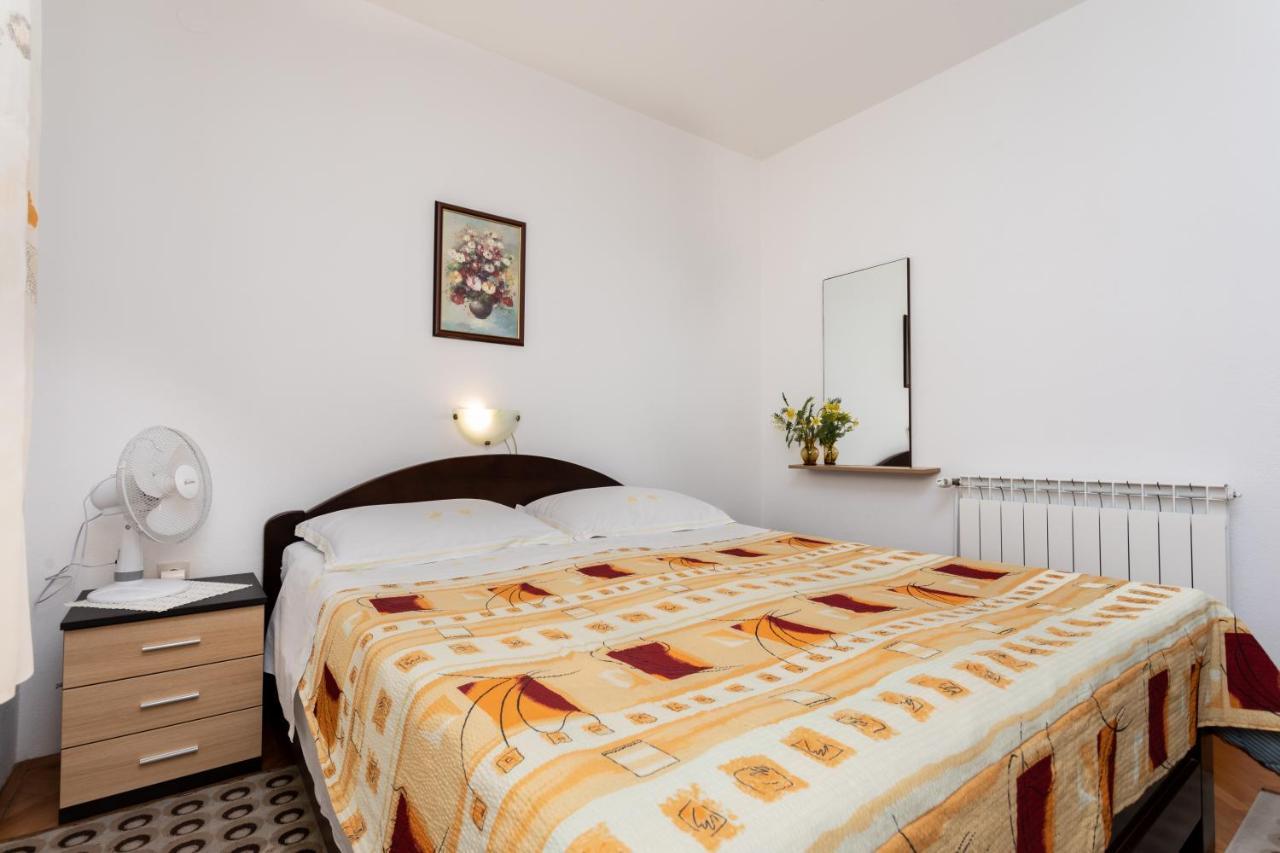 Rooms & Studio Apartment Mira Baška Eksteriør bilde