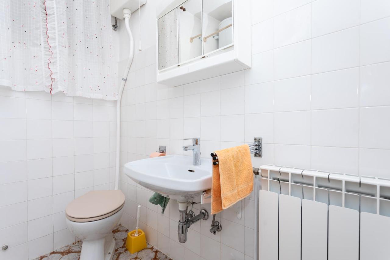 Rooms & Studio Apartment Mira Baška Eksteriør bilde