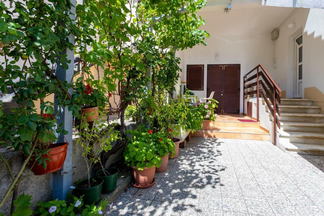 Rooms & Studio Apartment Mira Baška Eksteriør bilde